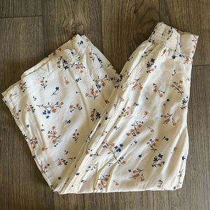 Women’s American Eagle Flowy Floral Pants